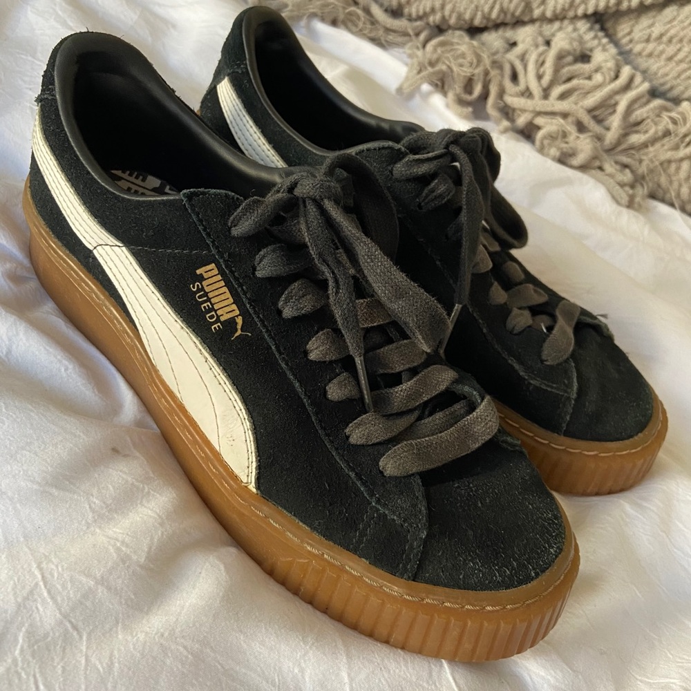 Black suede PUMAs